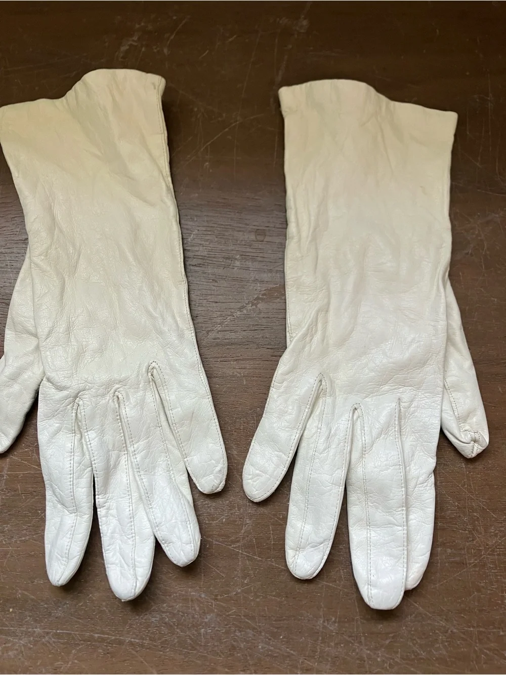 Vintage Women's Cream Leather Gloves 7.5 Table Cut